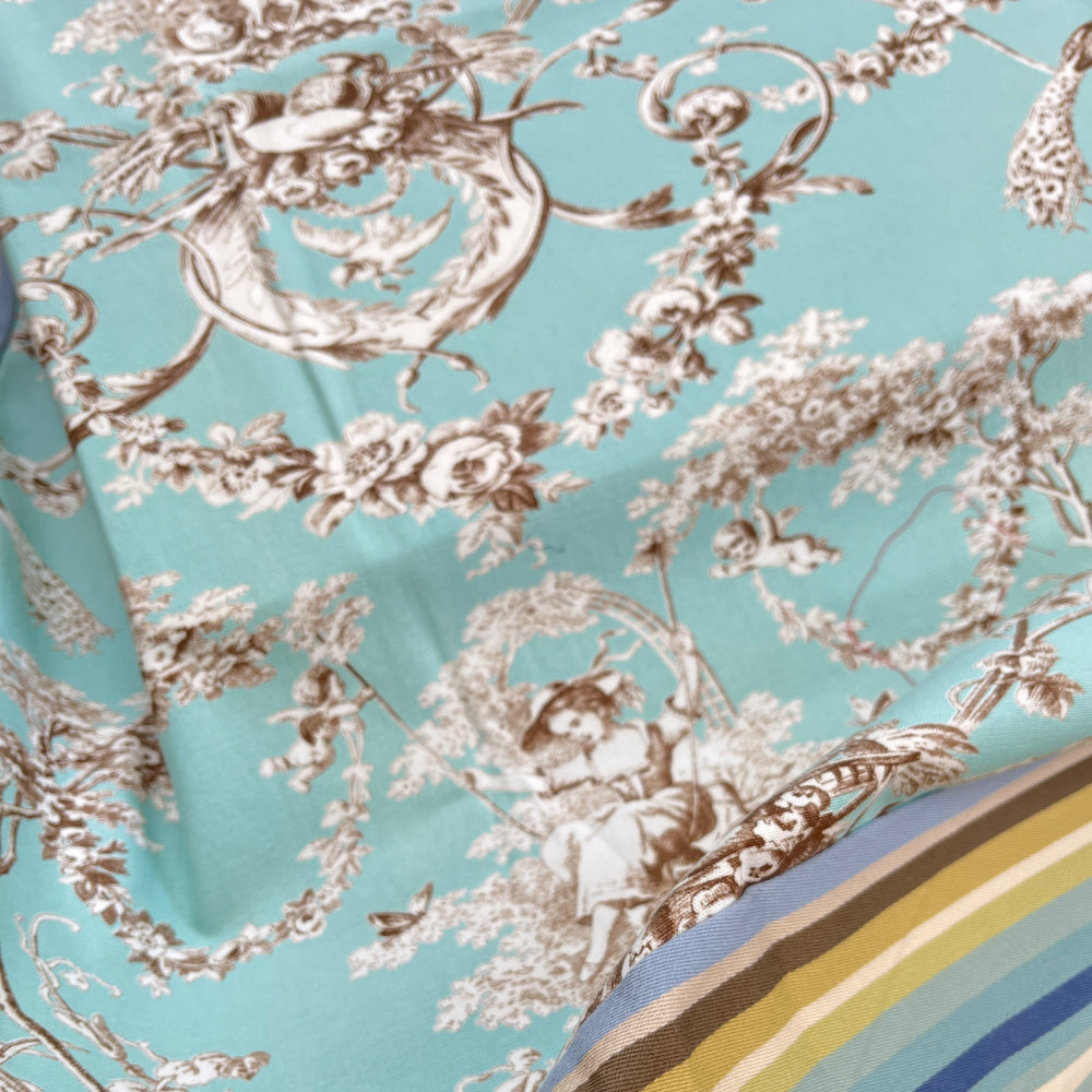 Eggy turquoise toile de jouy met gestreepte rand in blauw, groen en turquoise | 130 x 210