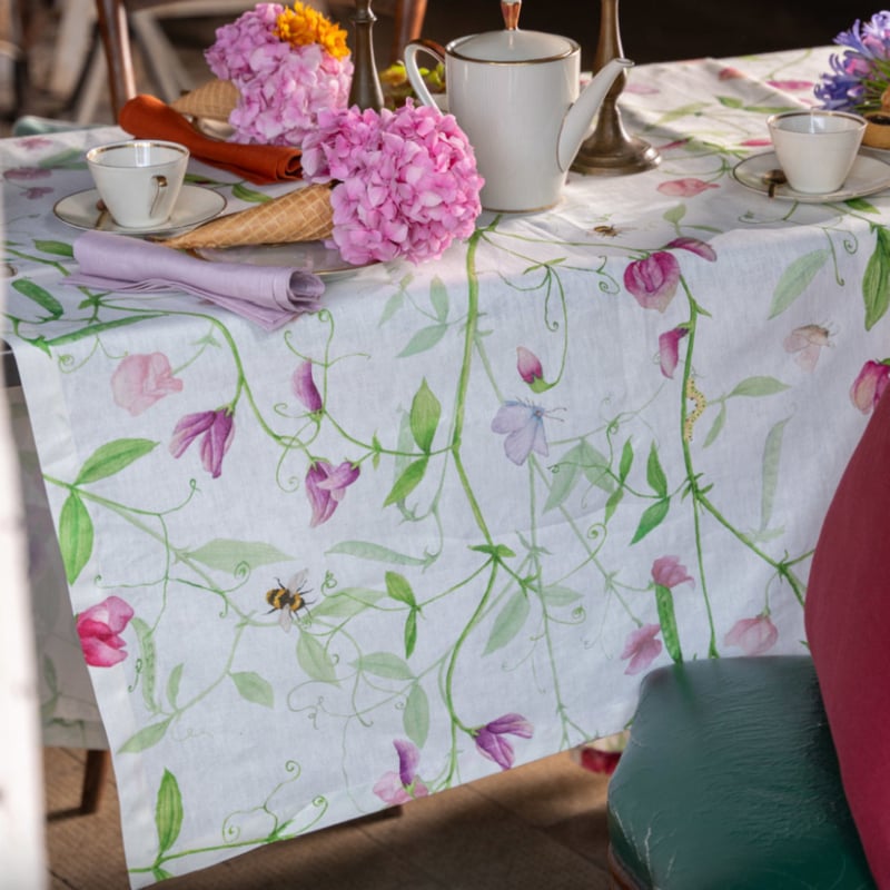 Tafelkleed Petits Pois met lathyrus in roze en paars kies je formaat (ook in rond en tafelloper)