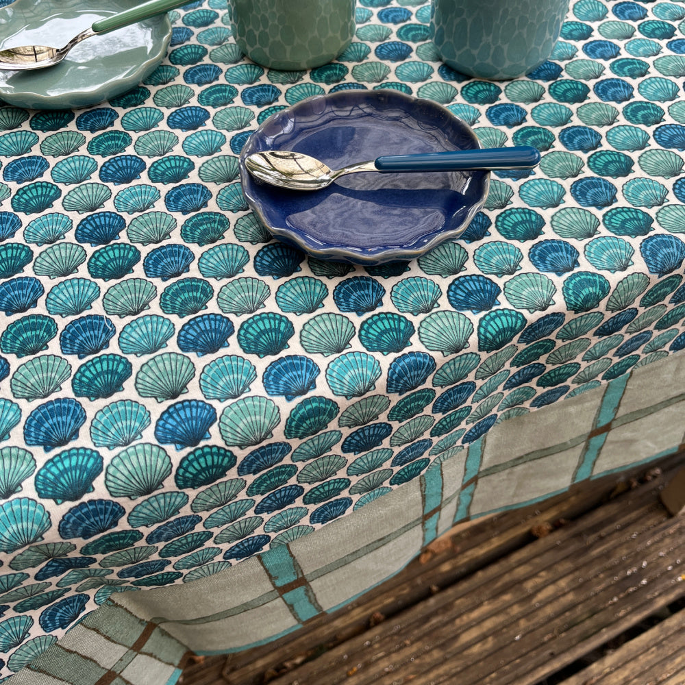 Eggy turquoise met blauwe schelpjes met geruite rand | 180 x 265