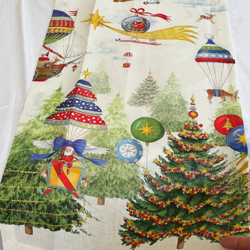 Kersttafelkleed Air Christmas Rond Ø170 cm met vliegende kerstmannen etc van linnen