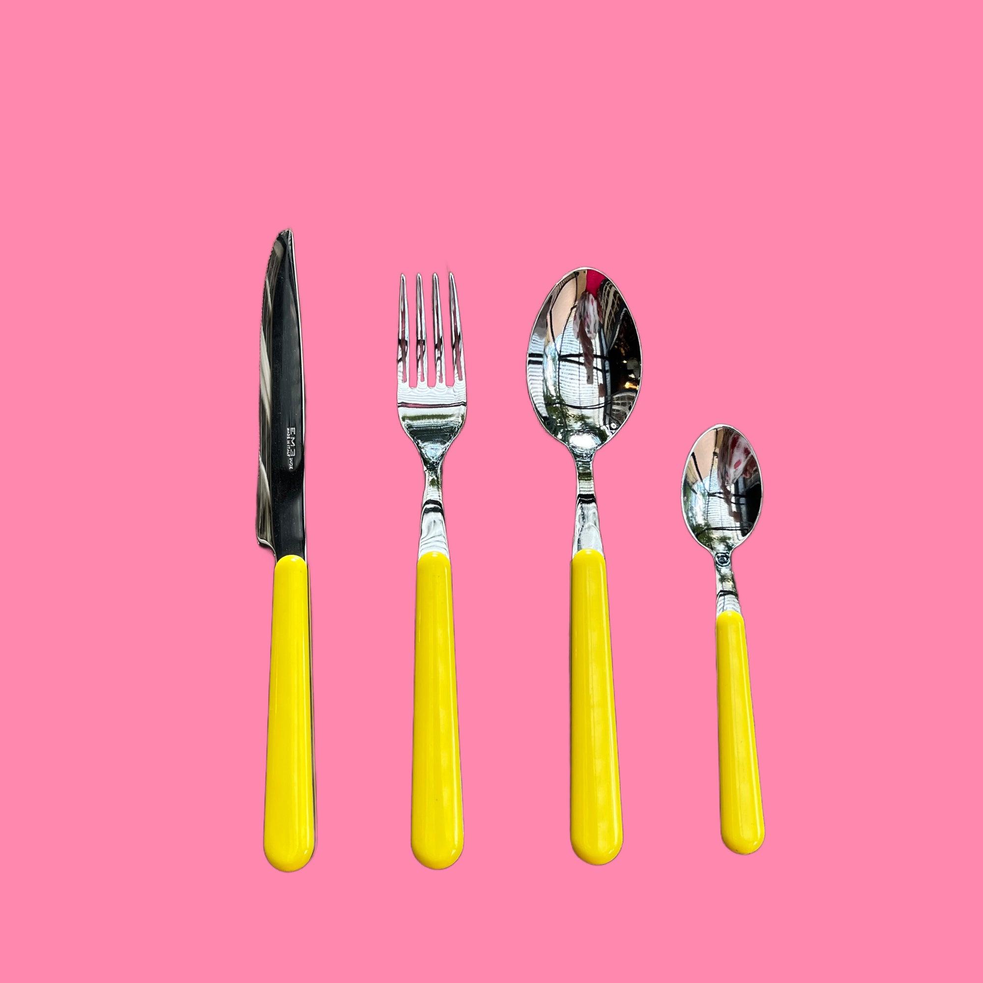 Brio bright yellow dinner fork | 19.5cm | Color on table