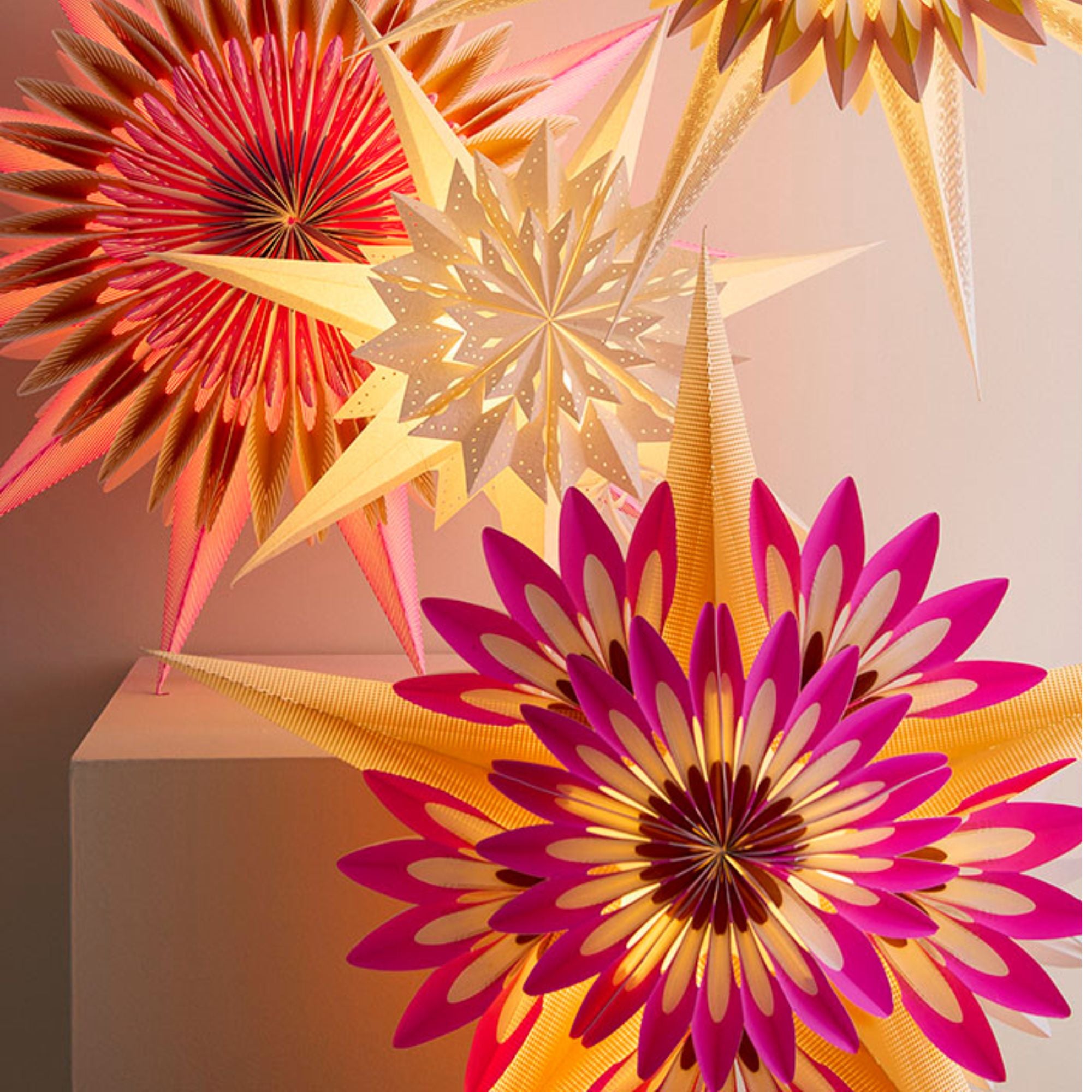 Bungalow KERST papieren ster Aurora Fuchsia - 70 cm doorsnede