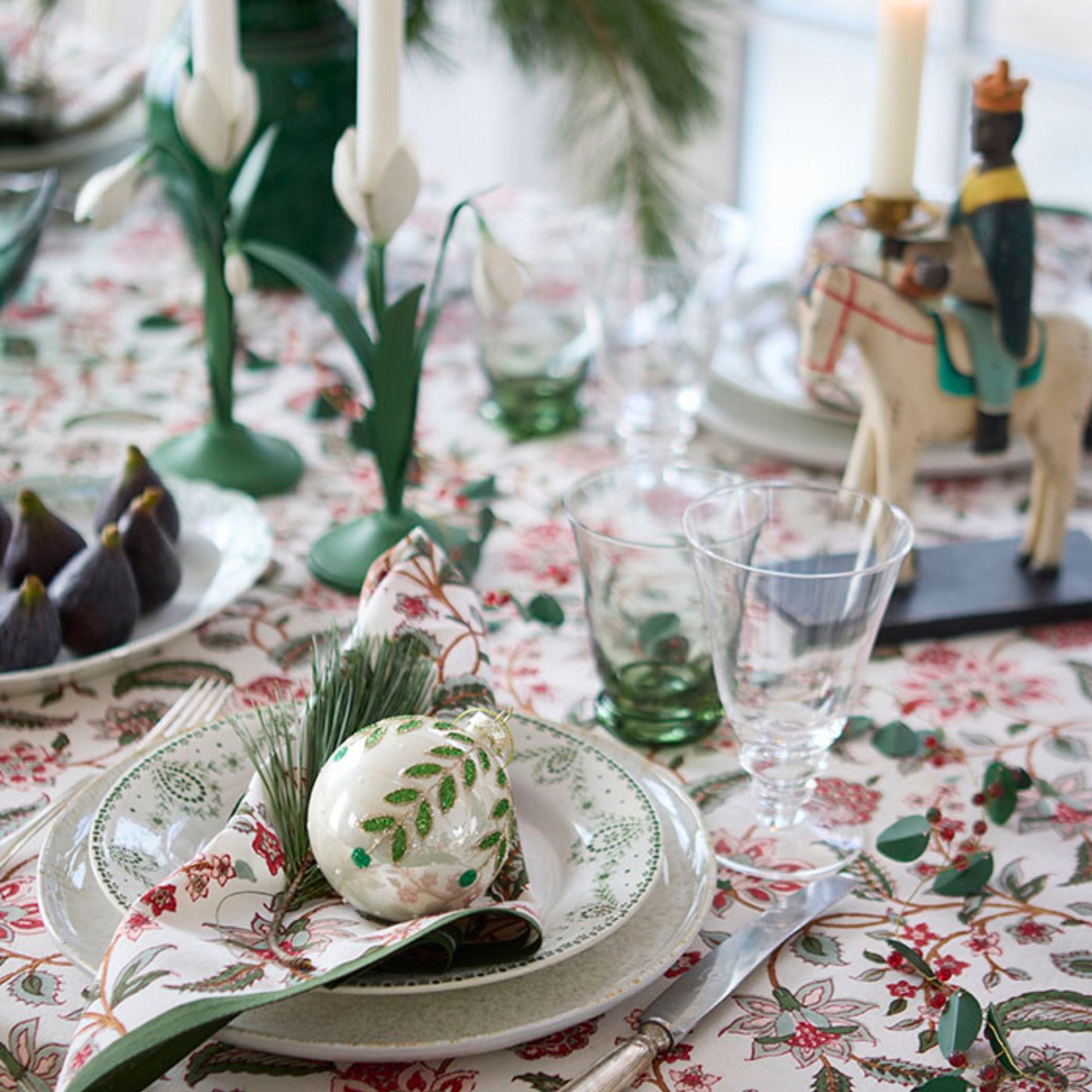 Divya Fern blokprint tafelkleed Bungalow, katoen met groen en rood | 1.50 x 2,50 m