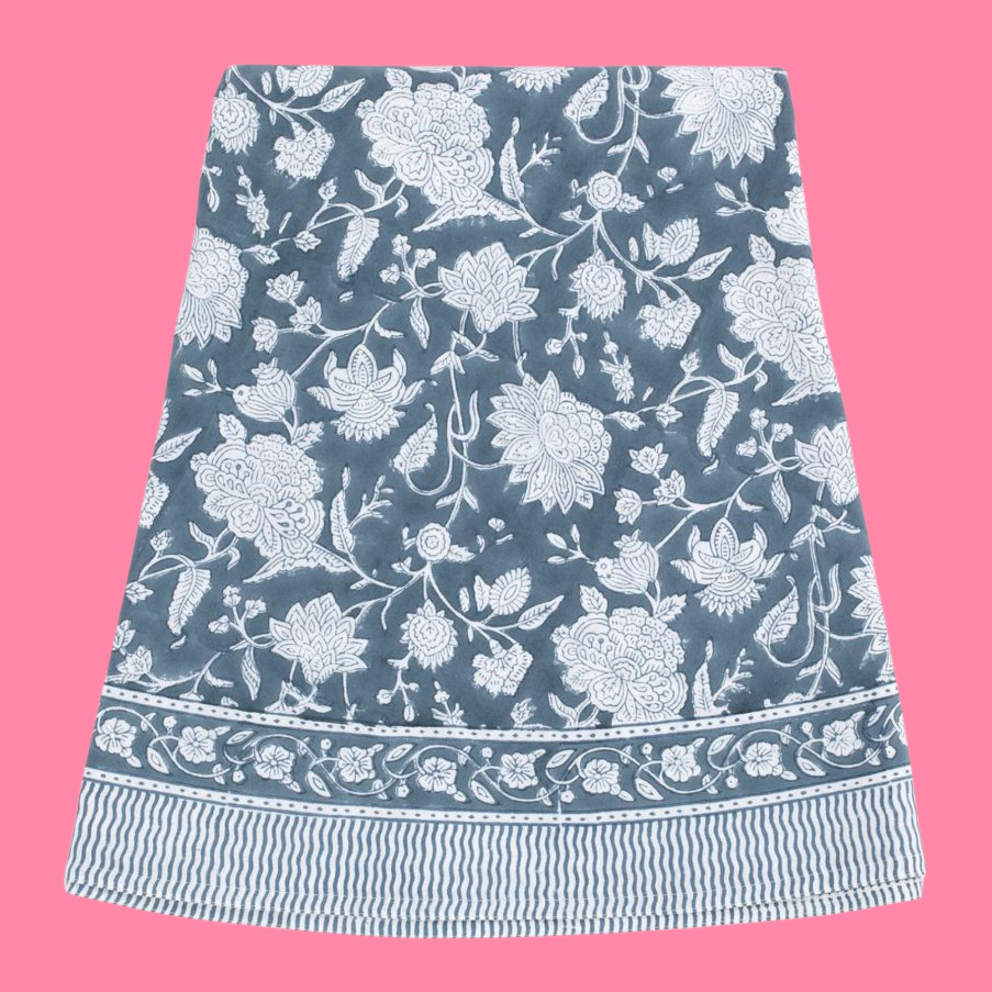 Chamois groot rond tafelkleed, true navy Indian Rose blokprint op witte basis | Ø 220 cm