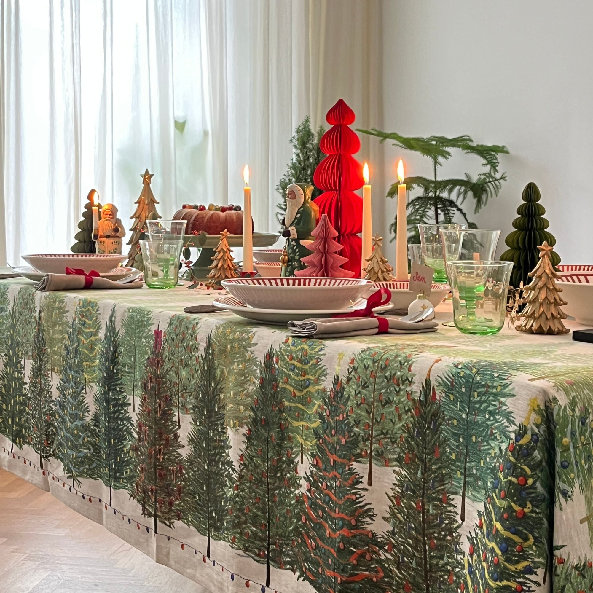 Op maat gemaakt XL Kersttafelkleed Fairy Trees met magische kerstbomen, linnen stof per halve meter