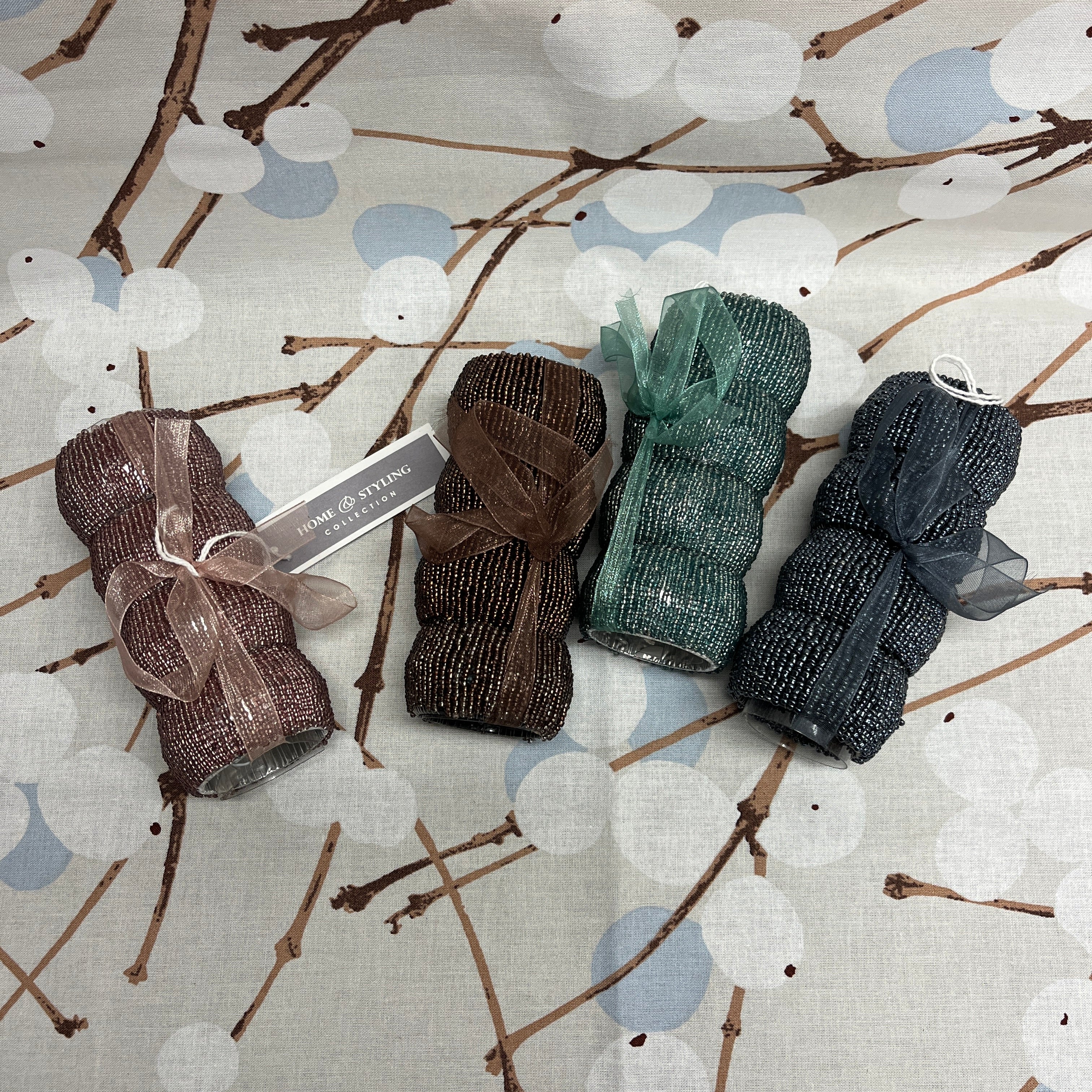 Online Only Servetringen met kleine kraaltjes, setje van 4. Oudroze, donkerbruin, donkerblauw, turquoise