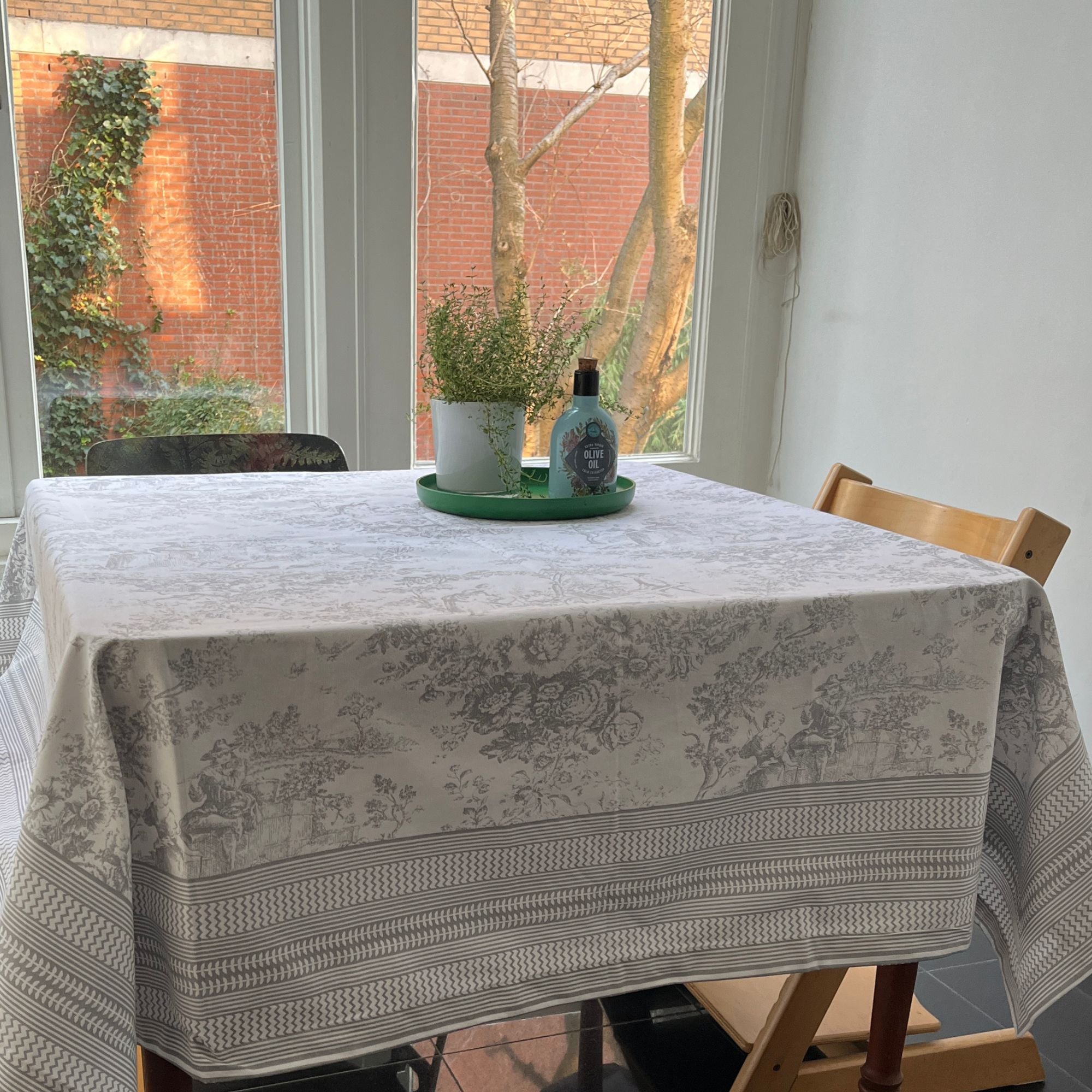 Toile de Jouy groot tafelkleed kies uit donkergroen, grijs, rood, roze, lichtblauw, oker | 160 x 300 cm