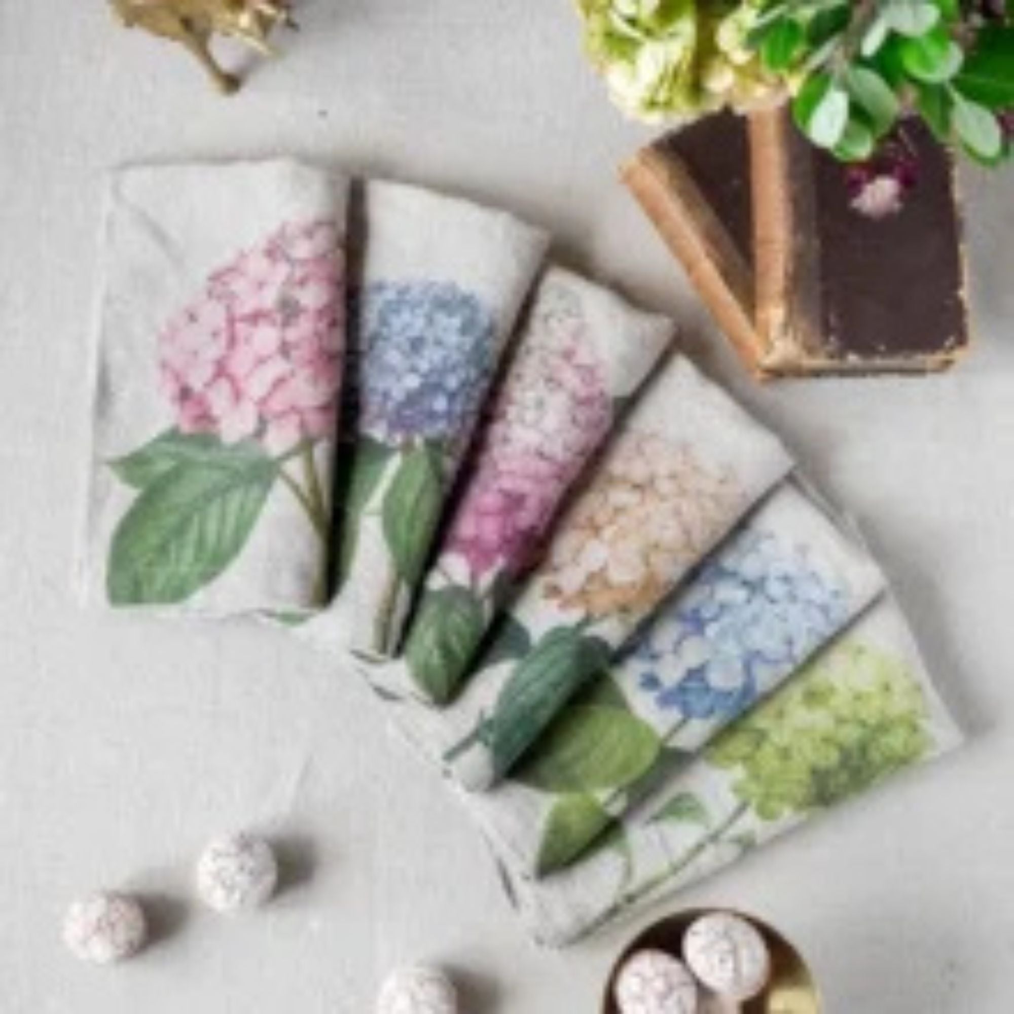 Linoroom Hydrangea naturel linnen tafelkleed met roze en blauwe hortensia's, kies je formaat en/of bijbehorende servetten (kopie)