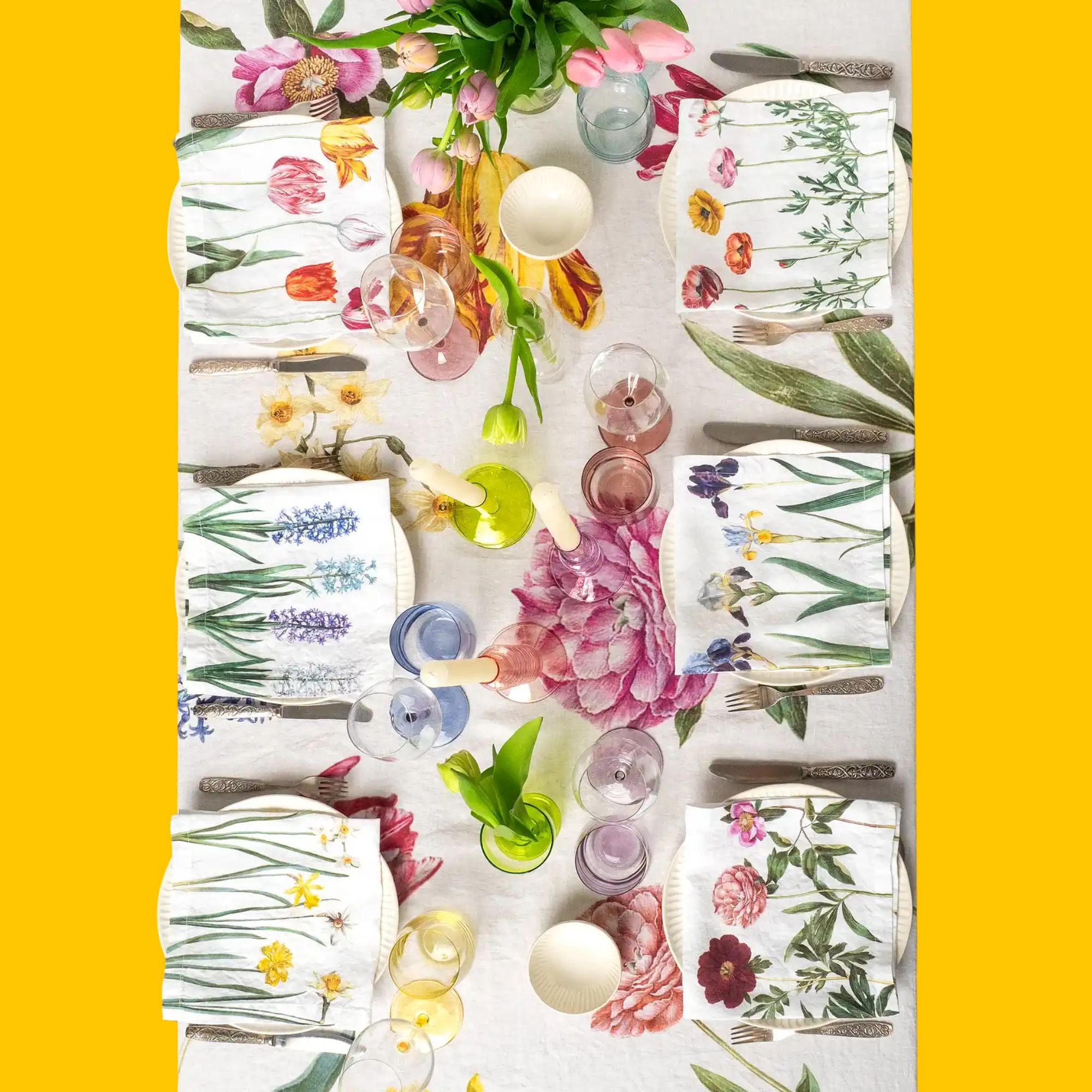 Linoroom Early Flowers linnen tafelkleed en servetten, witte basis, kies je formaat