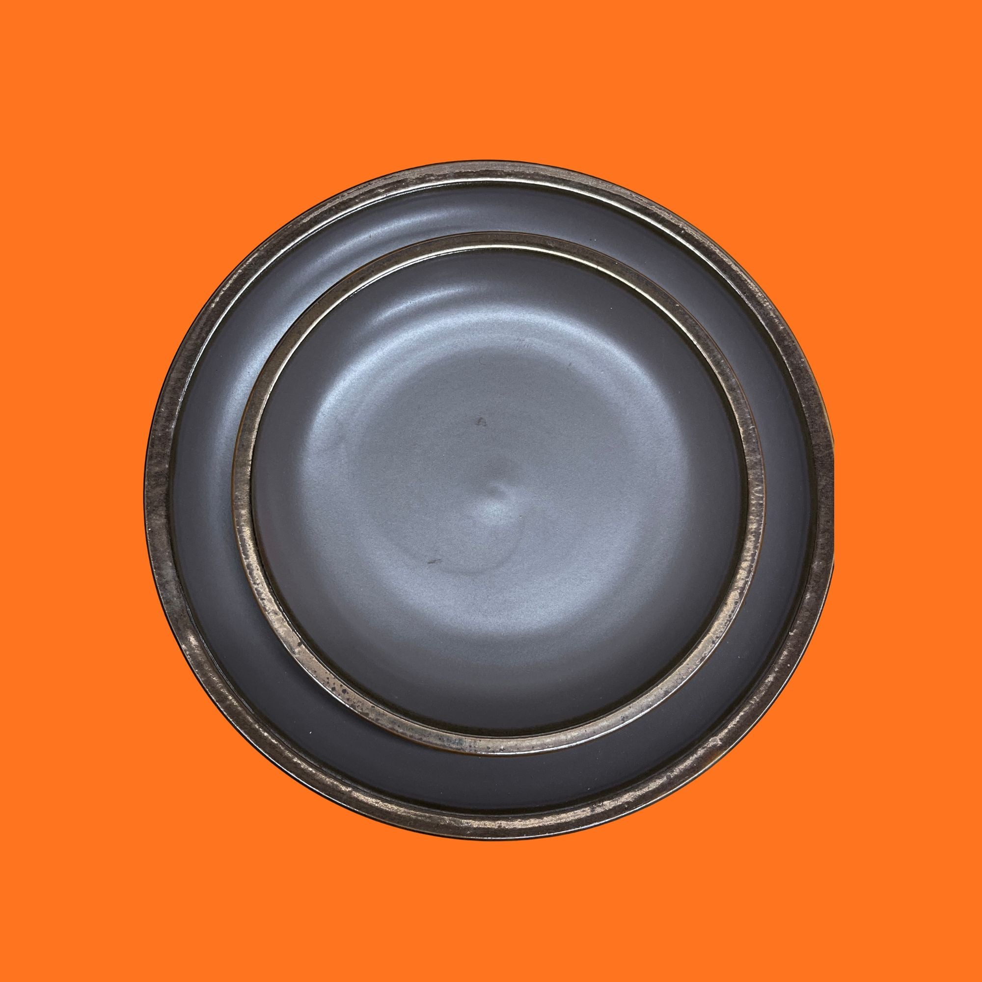 Siaki servies Mat met bronzen rand ontbijtborden Ø20,5 cm. Taupe, donkerblauw of petrol