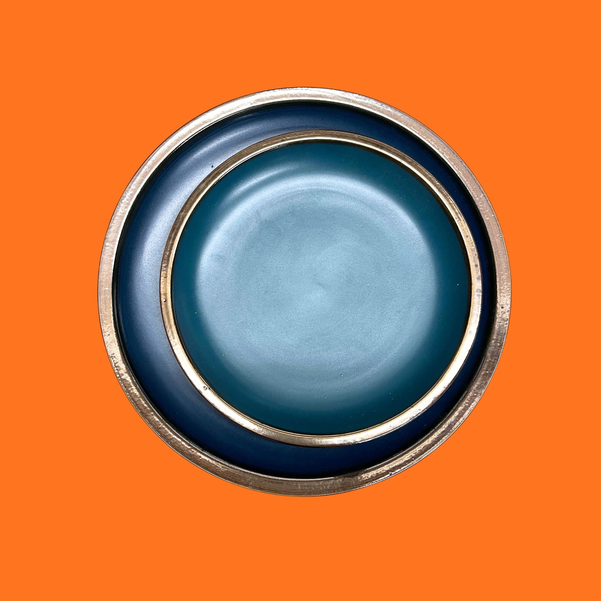 Siaki servies Mat met bronzen rand dinerborden Ø26,5 cm. Taupe, donkerblauw of petrol