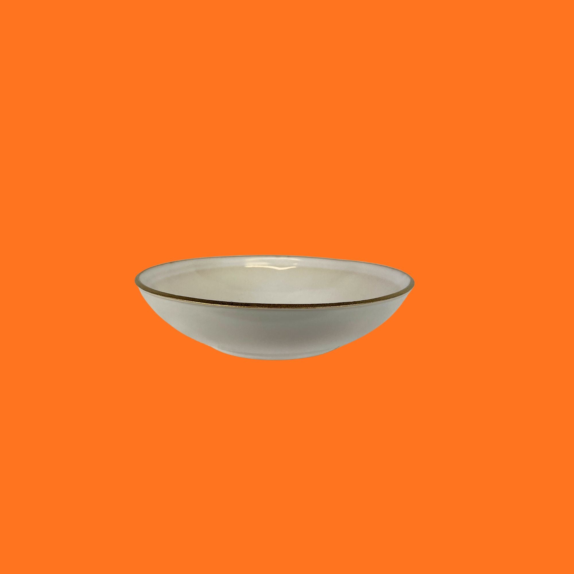 Nur online erhältlich: Nosse Ceramics EDGE Pastateller in Elfenbein-Gold, Ø 23 cm
