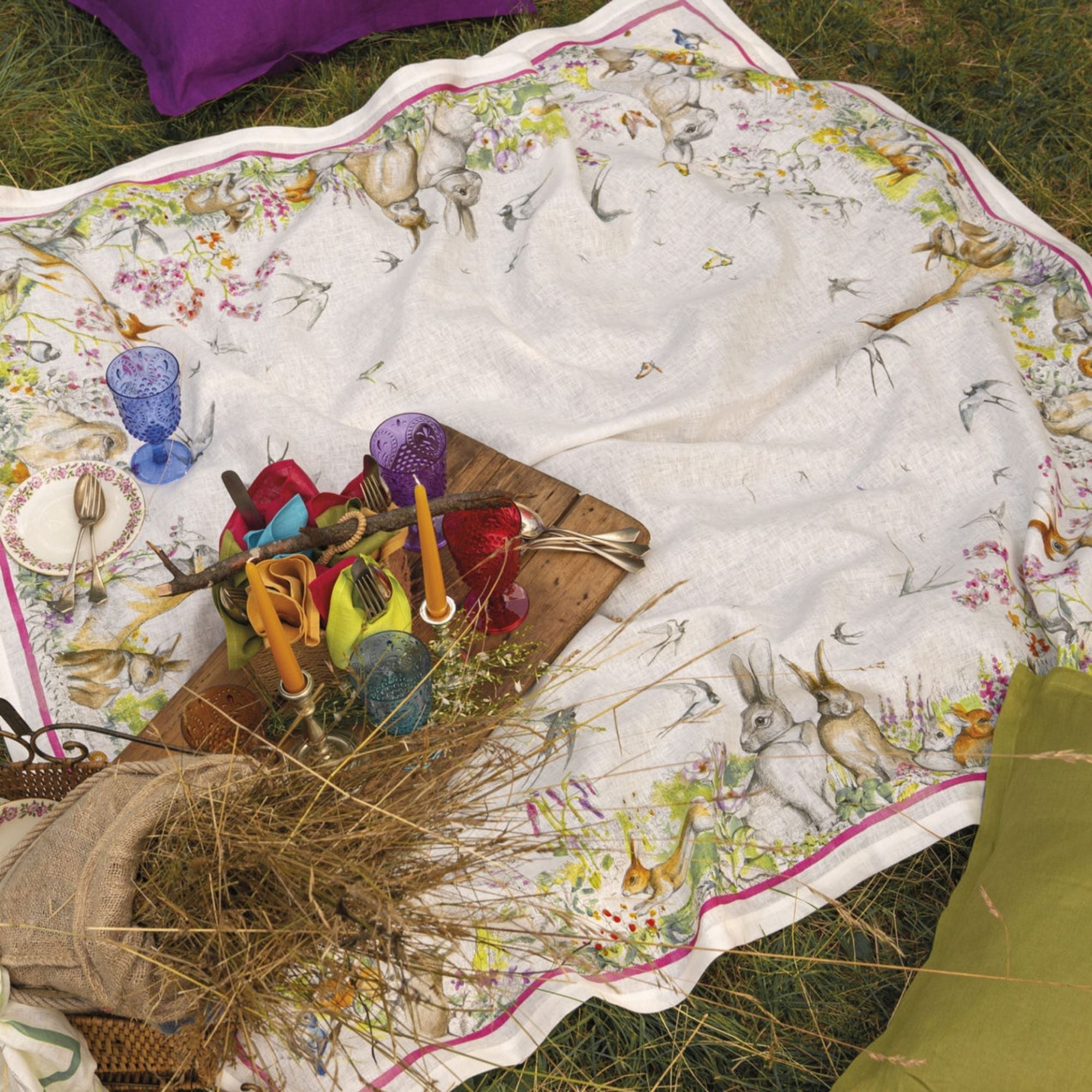 Remi tafelloper en tafelkleden voor Pasen met hazen, eendjes in een frisse lenteweide, kies je formaat
