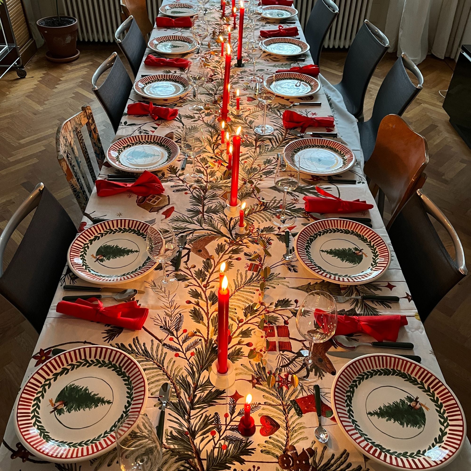 Op maat gemaakt kersttafelkleed Rudy met hert, kersttakken en -decoratie, katoenen stof per 50 cm