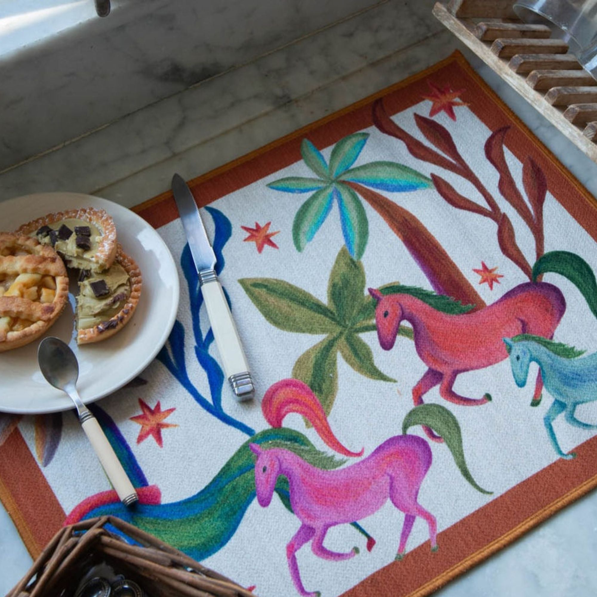 Placemats Agnes met gekleurde paarden, set van 2 in een tasje