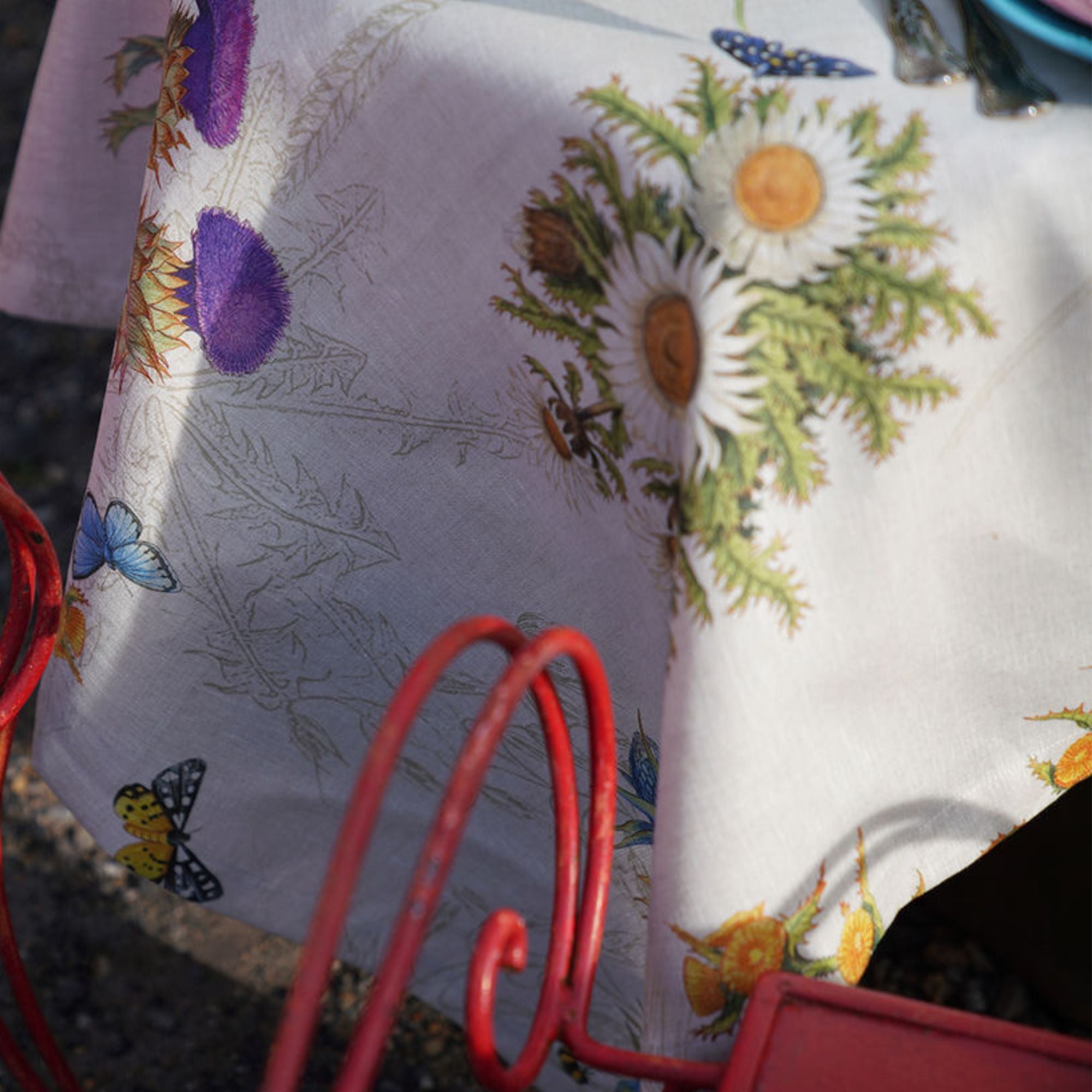 Linnen tafelkleed Cynar met artisjokken, distels, ijsbloemen en vlinders, kies je formaat (ook rond en als tafelloper)