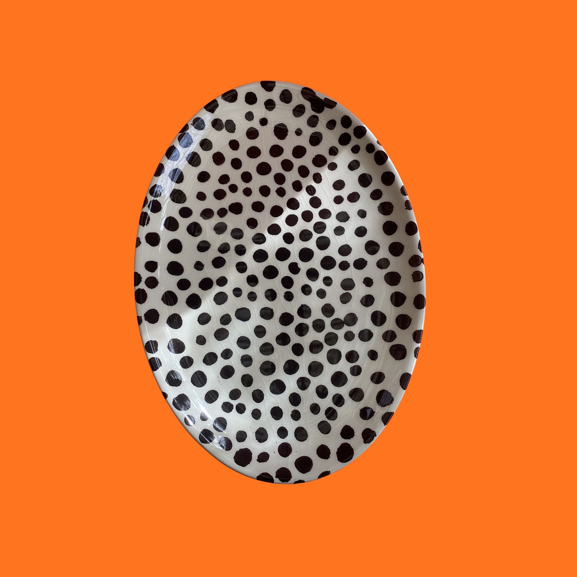 Nur online erhältlich: Ovale Schale von Duro Ceramics, türkis oder schwarz gepunktet, 30 x 21 cm