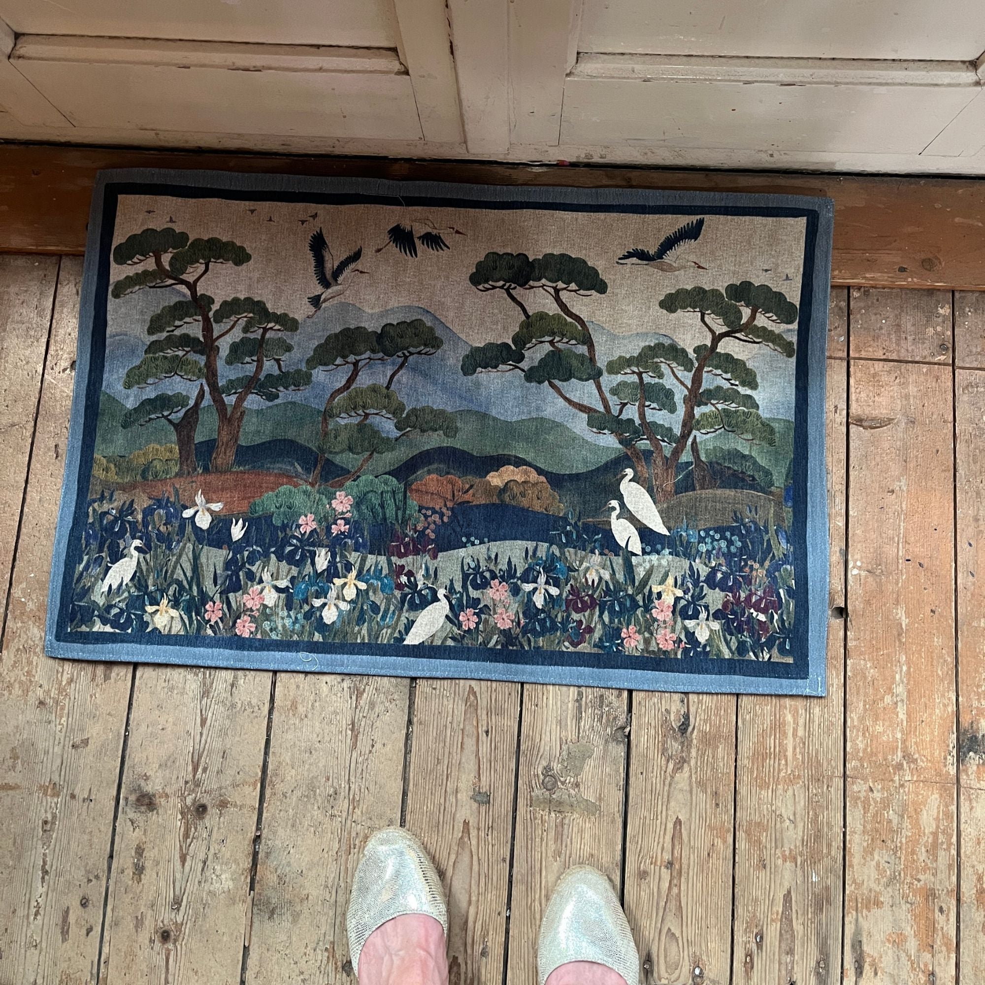 Deurmat in 3 breedtes Izumi met kraanvogels in Japans berglandschap