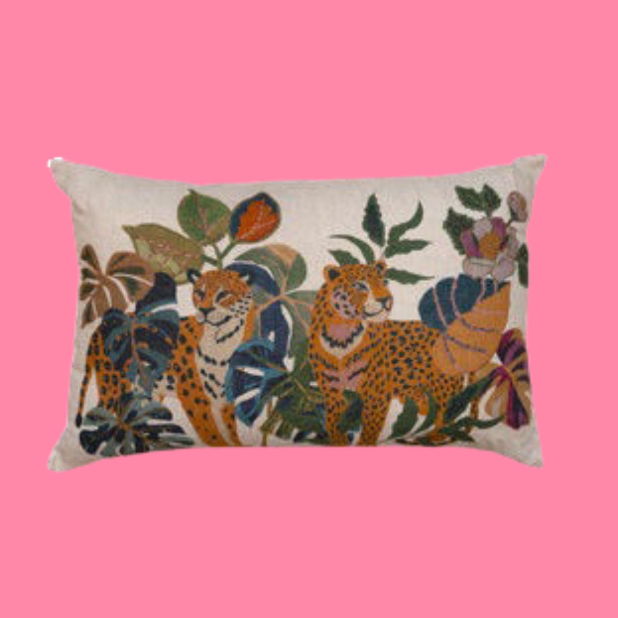 Kussen Leoleaf 'geborduurd' met panters | 40 x 60 cm