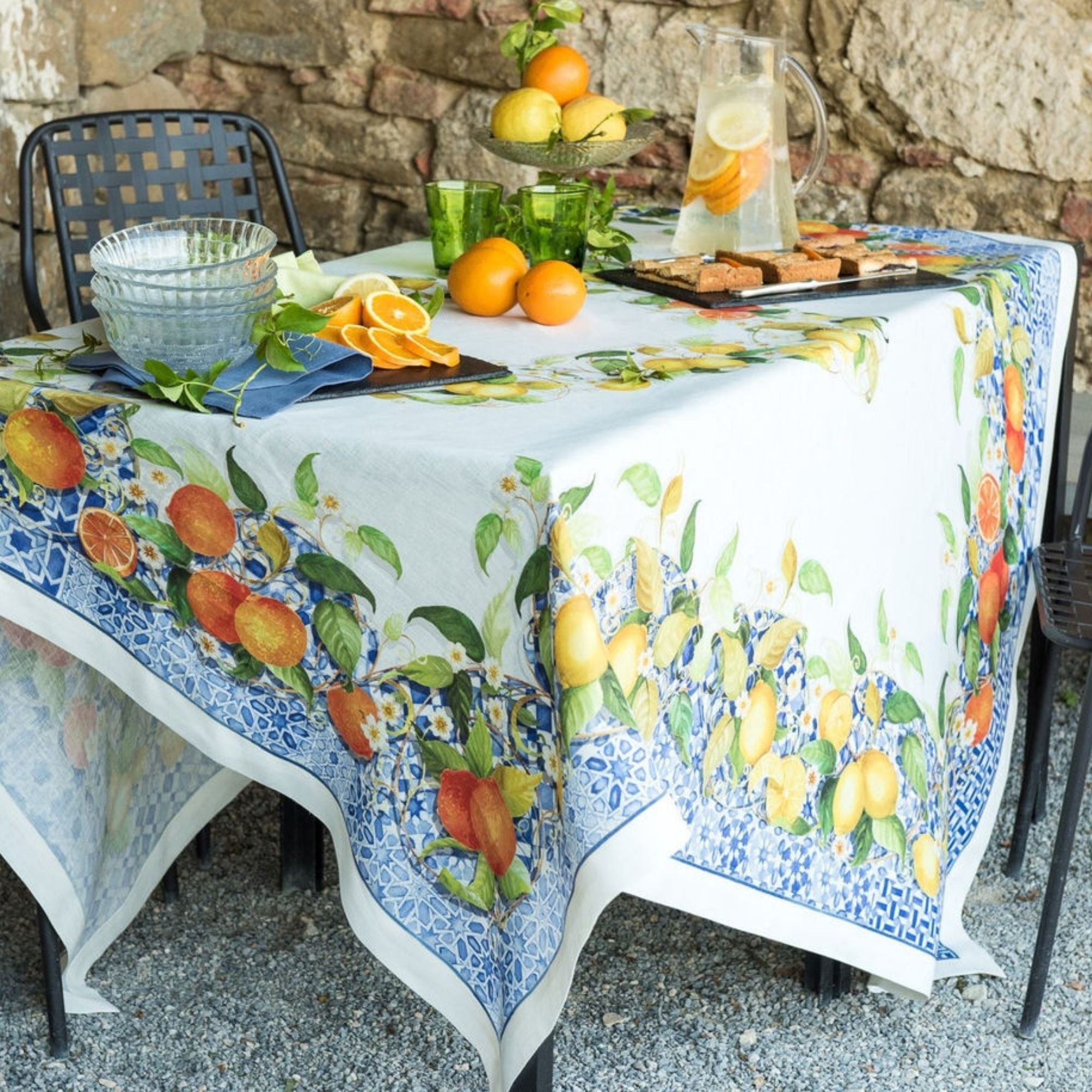 Sevillana linnen tafelkleden en loper met Sevilliaanse tegels, citroenen en sinaasappels, kies je formaat