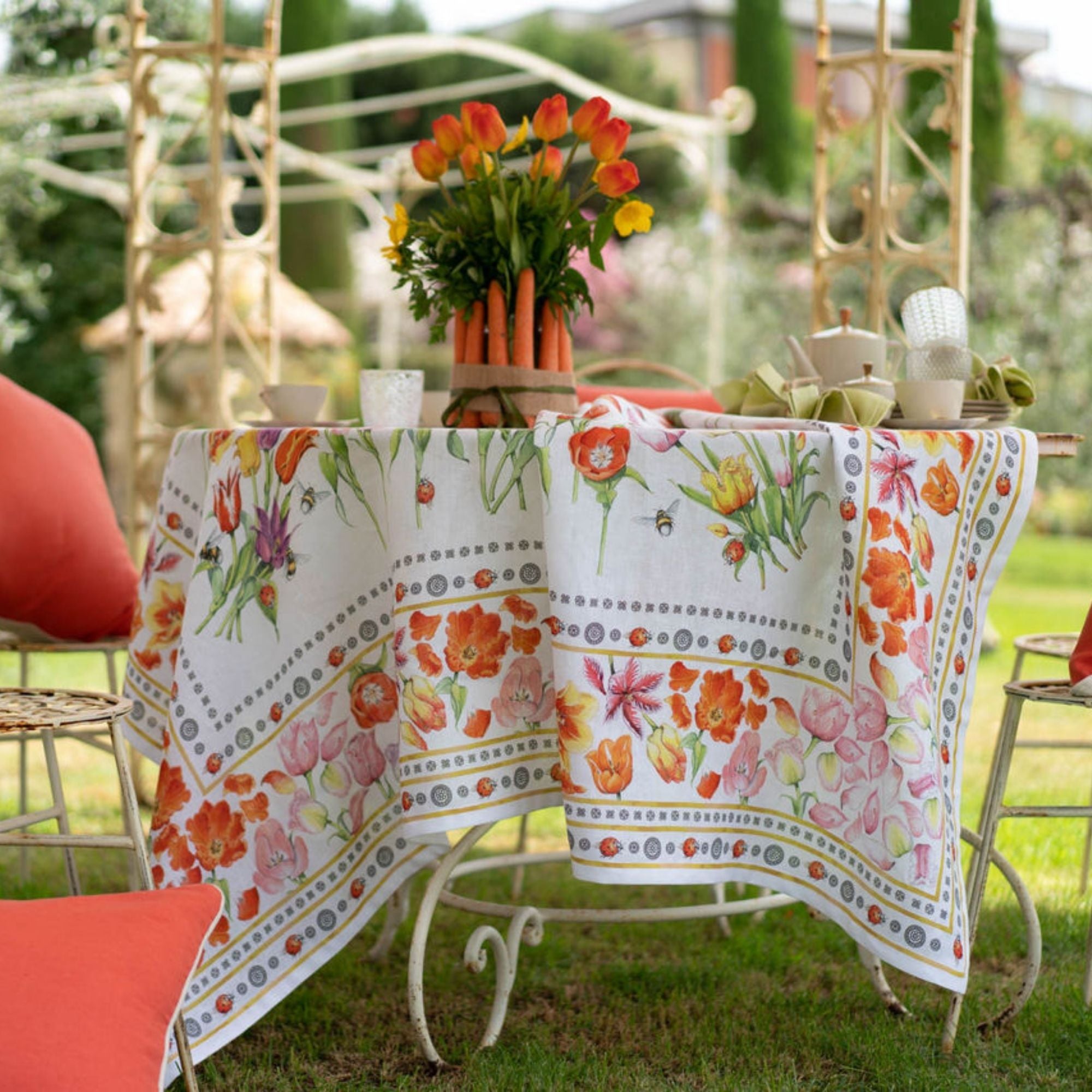 Tuli linnen tafelkleden en loper met tulpen, kies je formaat