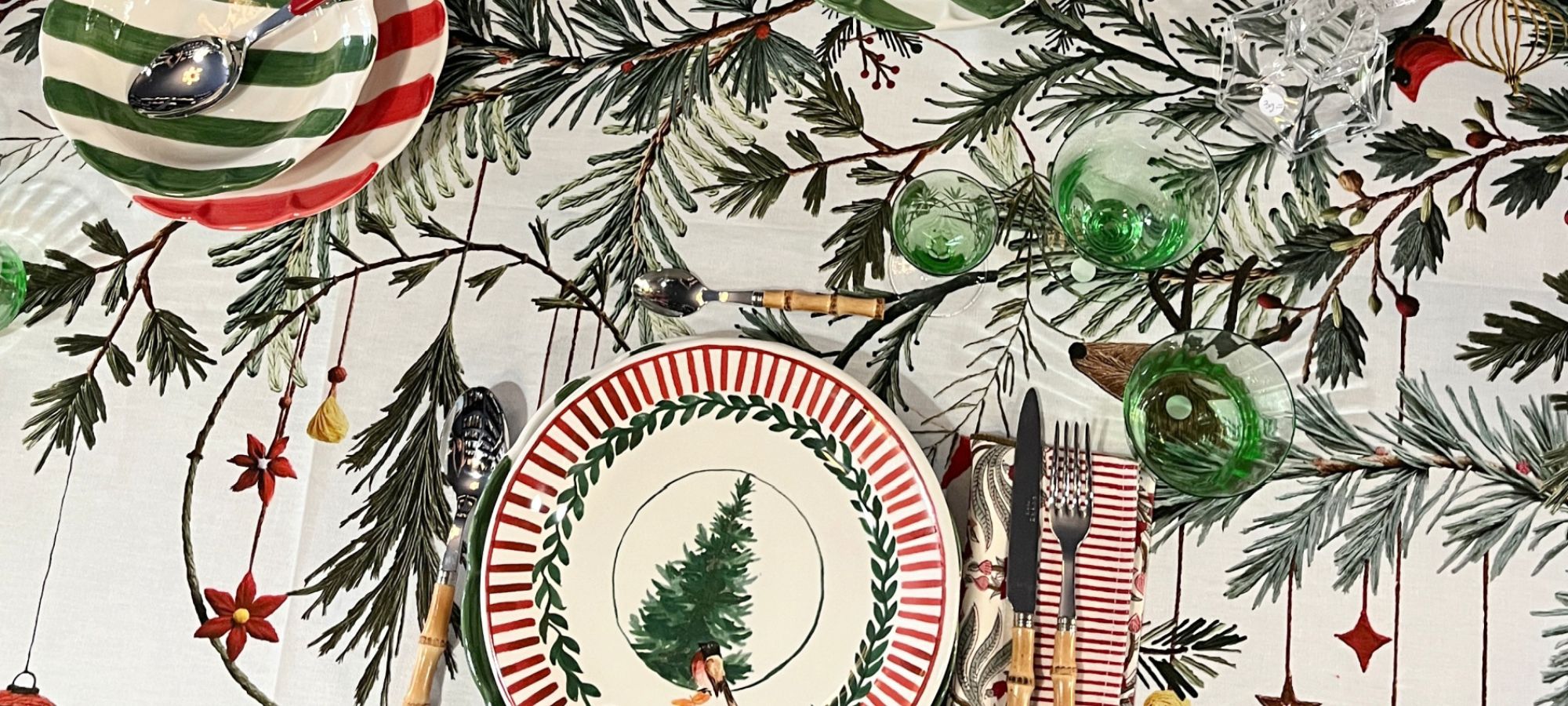 De kersttafelkleden druppelen (al) binnen