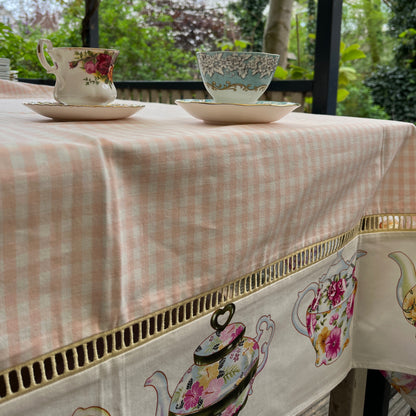Eggy tafelkleed roze-wit geruit met theepotten op de rand | 145 x 250