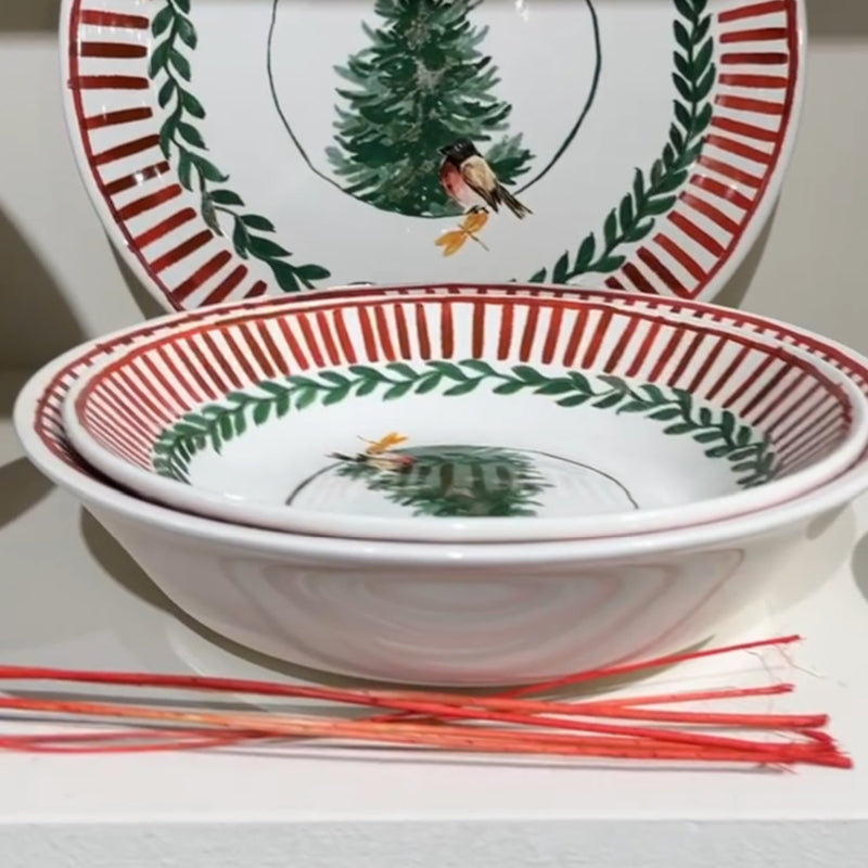 Arcucci grote ondiepe serveerschaal Ø 30 cm, Kerstservies Rosso Natale Kerstboom en Goudvink