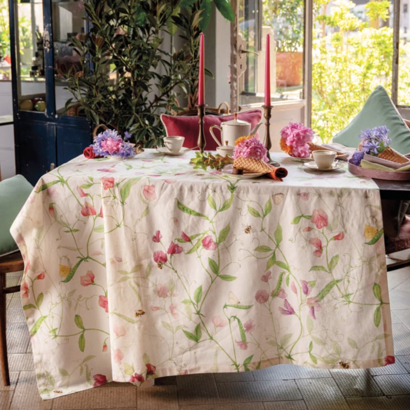 Tafelkleed Petits Pois met lathyrus in roze en paars kies je formaat (ook in rond en tafelloper)