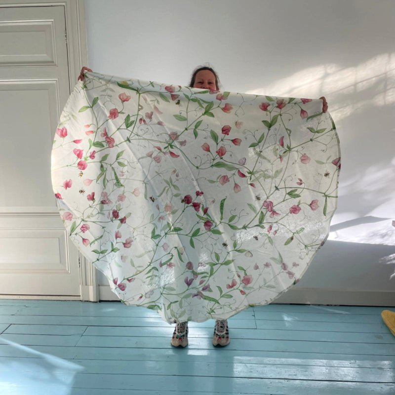 Tafelkleed Petits Pois met lathyrus in roze en paars kies je formaat (ook in rond en tafelloper)