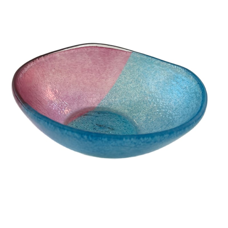 Glazen schaaltje rond. Half roze, half blauw | Ø16 x 6 cm