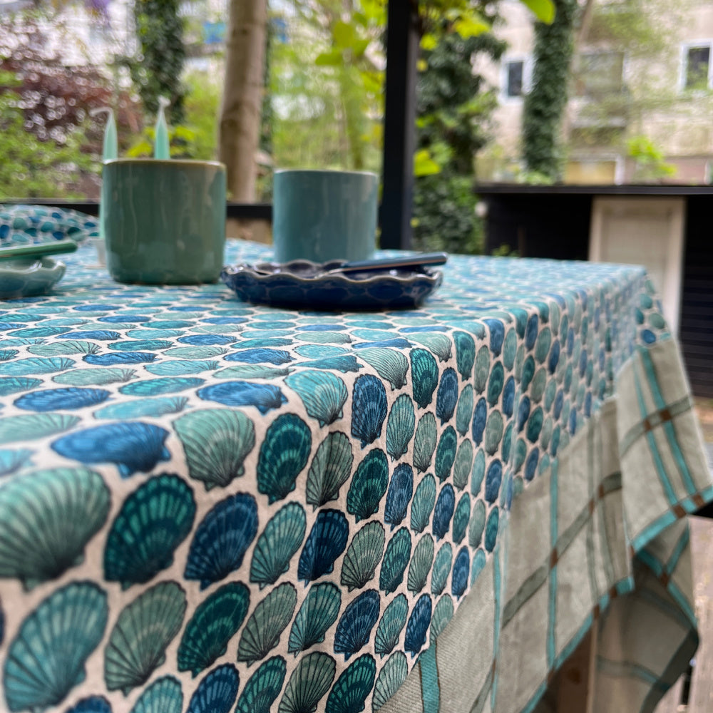 Eggy turquoise met blauwe schelpjes met geruite rand | 180 x 265