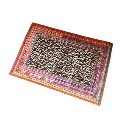 Jurta-Fußmatte und Flurläufer mit Leopardenmuster und farbenfroher Aztekenbordüre