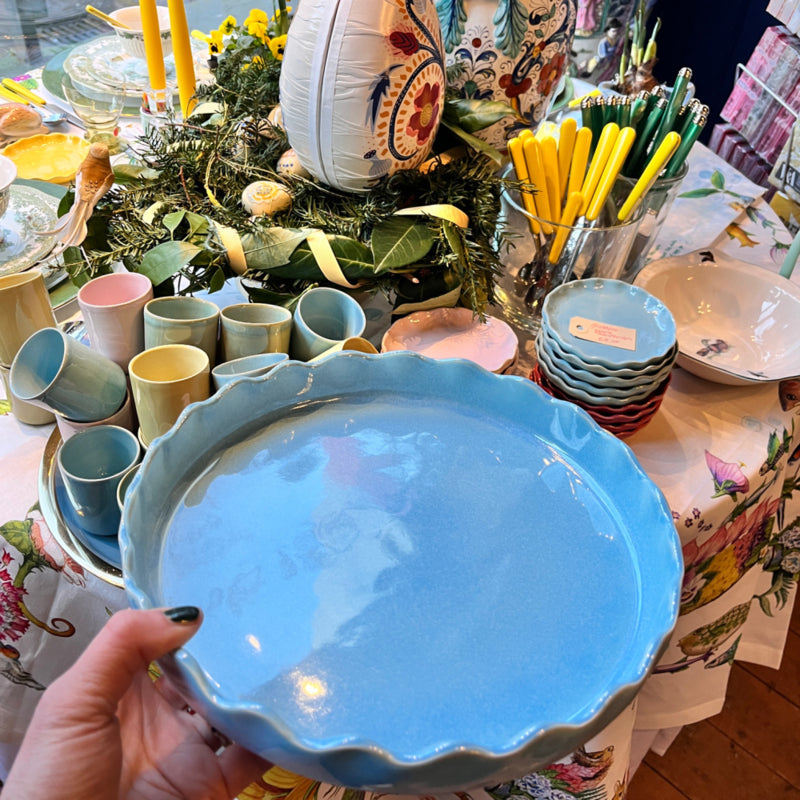 Gresnovo licht turquoise ronde aardewerken taartvorm met gegolfde rand (Bleu Lagon)) | Ø 27 cm