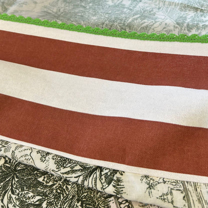 Eggy donkergroen toile de jouy tafelkleed met tijgers en olifanten | 175 x 245 cm