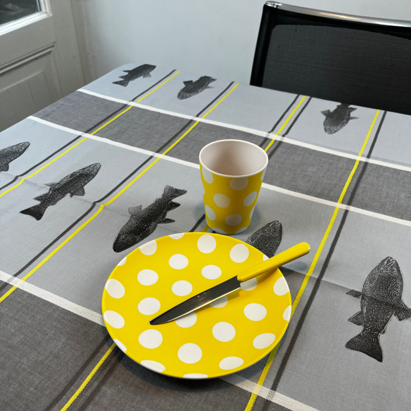 Eggy Tafelkleed vissen grijs en geel geruit damast | ca 130 x 160 m
