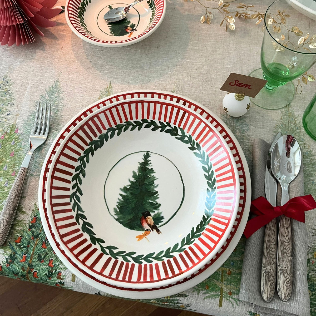 Arcucci deep plate Ø 23 cm, Christmas tableware Rosso Natale Christmas tree and Goldfinch