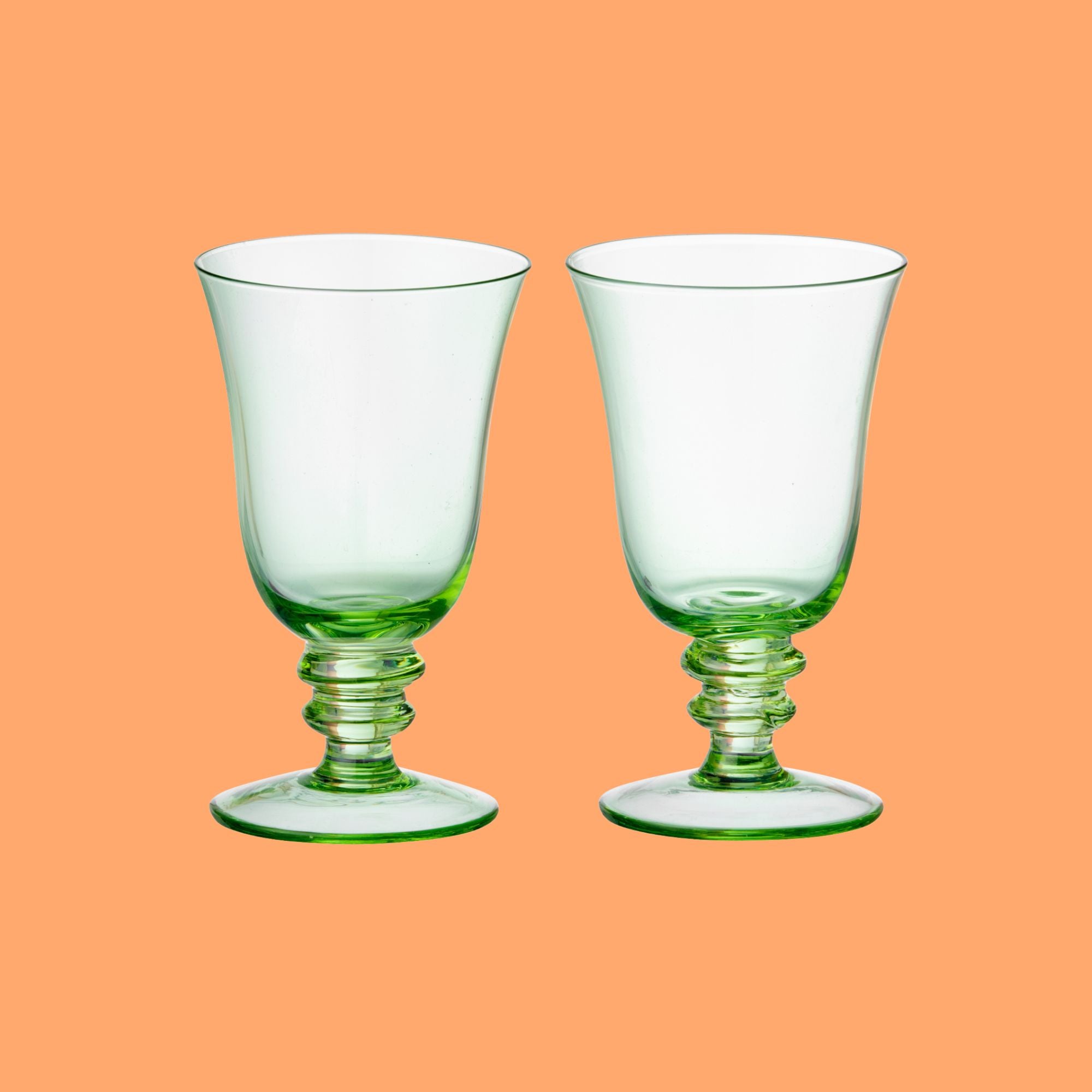 Bungalow fris groene kelkvormige wijnglazen op voetje Leopold Ivy, set van 2