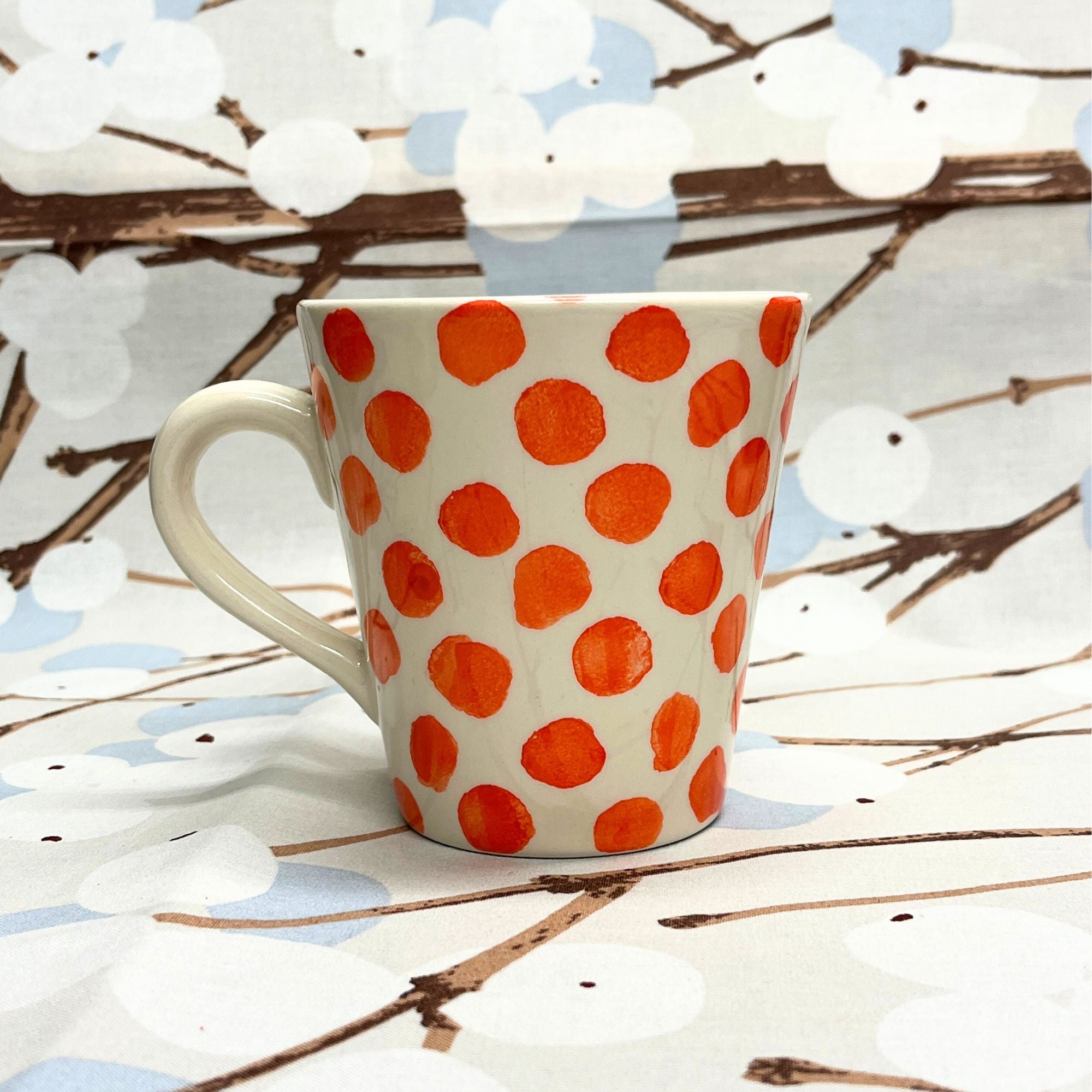 Duro Ceramics beker met oor en oranje stippen