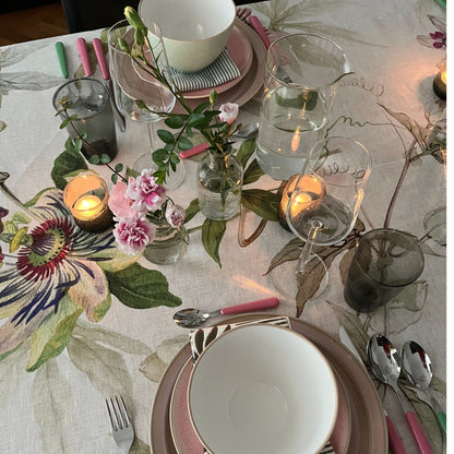 Linnen tafelkleed Granadilla met passiflora, kies je formaat (ook rond en als tafelloper)