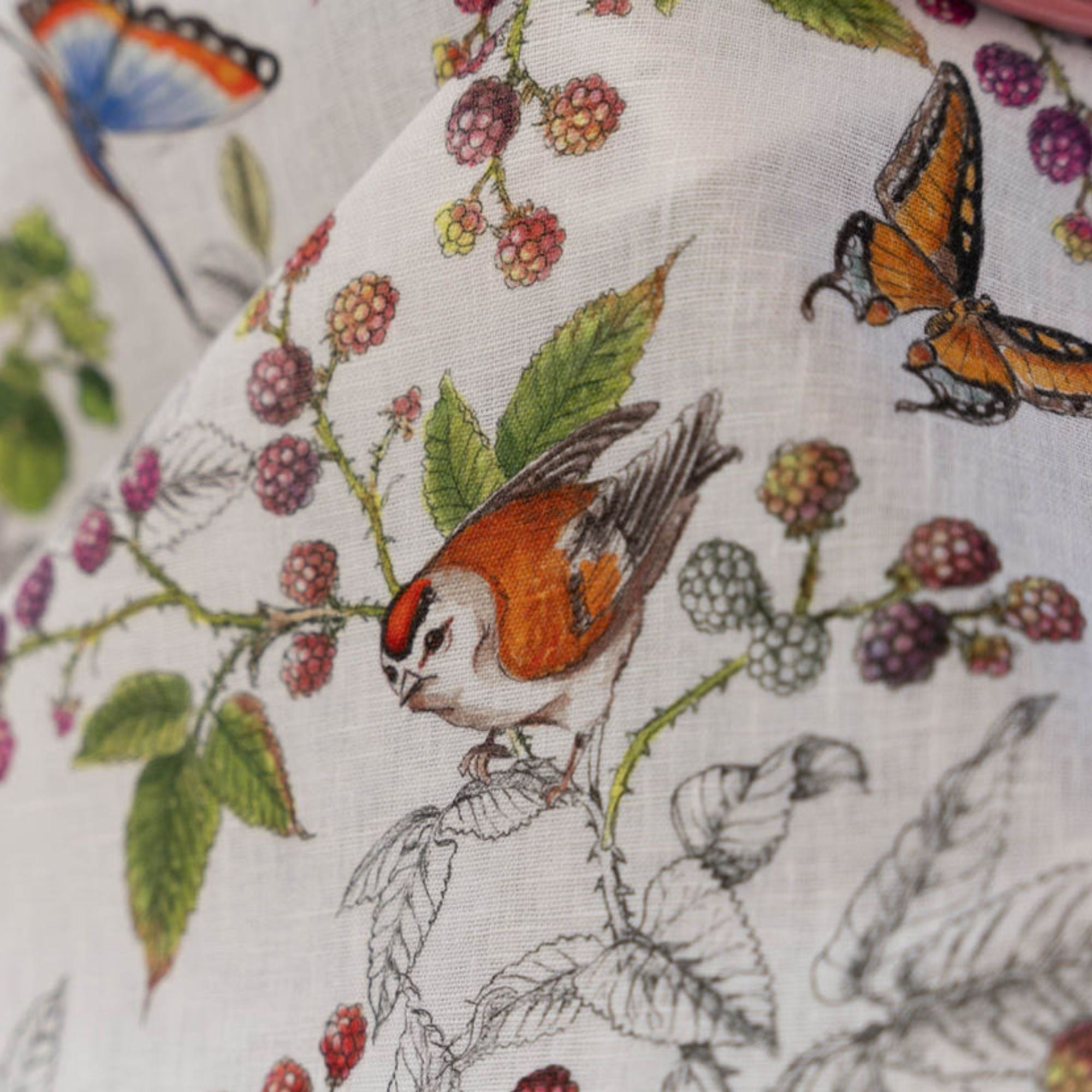 Linnen tafelkleed Gravure met bloemetjes en vlinders in pentekening, kies je formaat (ook rond en als tafelloper)