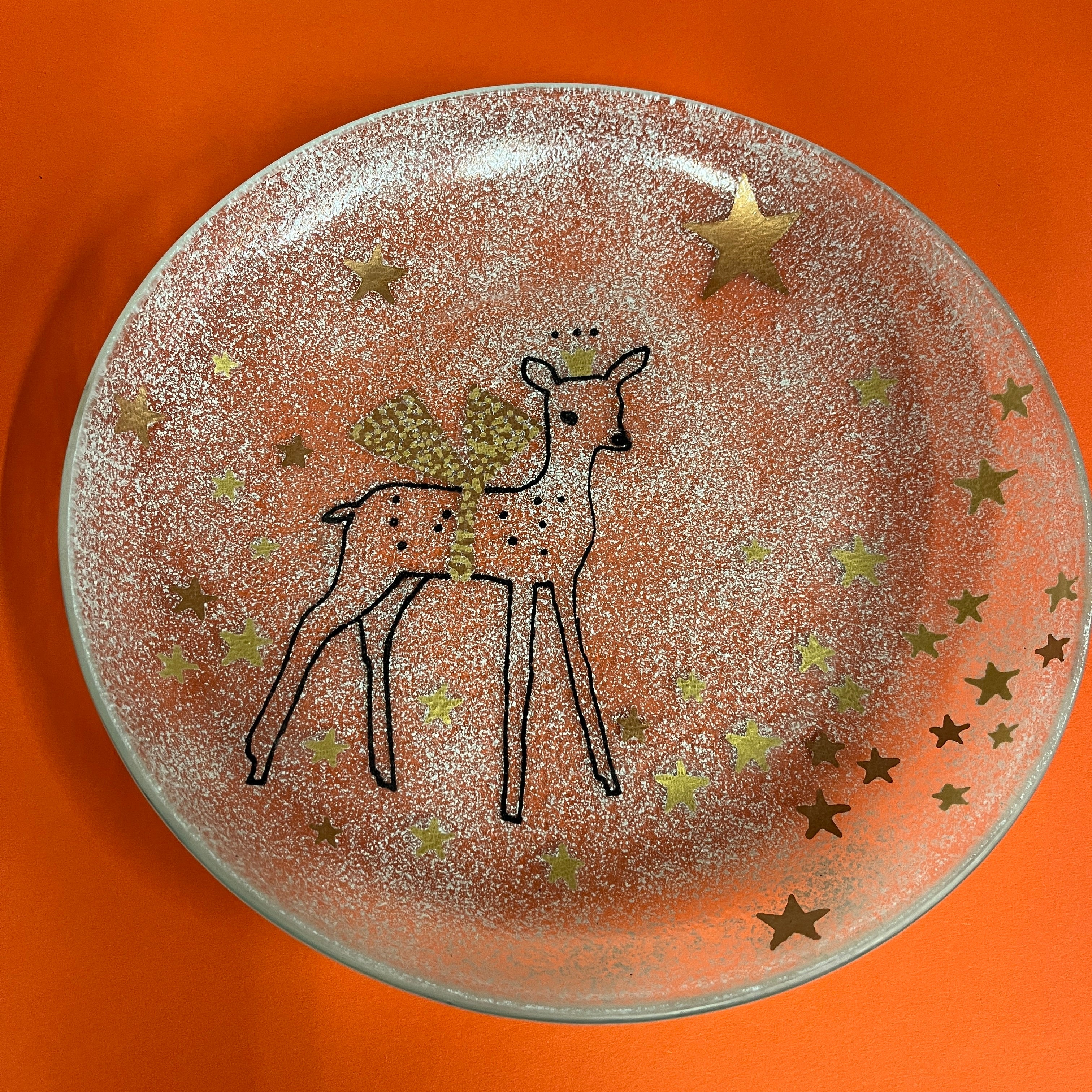 Redjekie glazen schaal laag met hertje en gouden sterren Ø31 cm 4,5 cm hoog