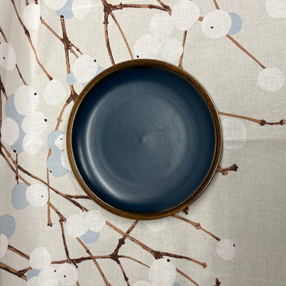 Mat servies met brede bronzen rand in 4 kleuren: dinerborden, ontbijtborden en mokken | Kleuroptafel (kopie)