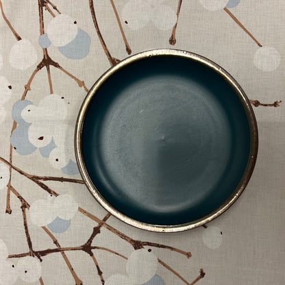 Mat servies met brede bronzen rand in 4 kleuren: dinerborden, ontbijtborden en mokken | Kleuroptafel (kopie)