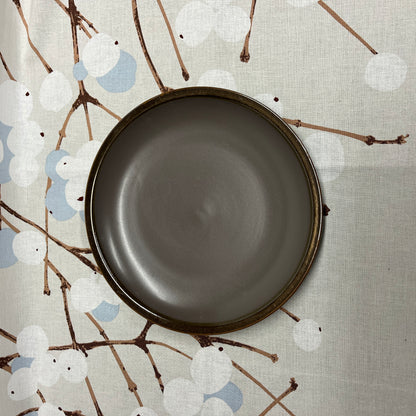 Mat servies met brede bronzen rand in 4 kleuren: dinerborden, ontbijtborden en mokken | Kleuroptafel (kopie)