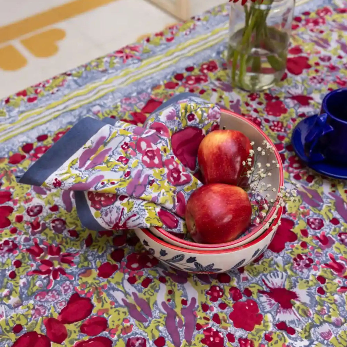 Tafellinnen Jardin blauw/rood van Couleur Nature katoenen blokprints | kies je formaat