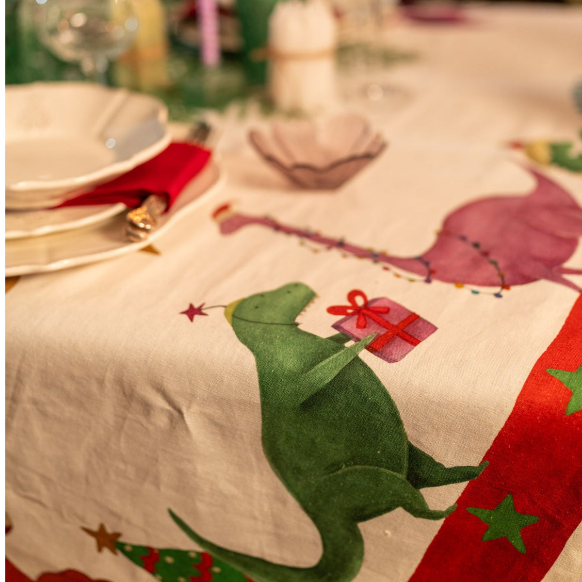 Jurassic Xmas kersttafelkleed en loper met dino's. Kies je formaat