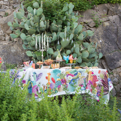 Kactus linnen tafelloper en tafelkleden met bloeiende cactussen, kies je formaat