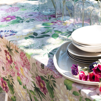 Linnen tafelkleed La Vie en Rose met bloeiende rozen, kies je formaat (ook rond, tafelloper en servetten)