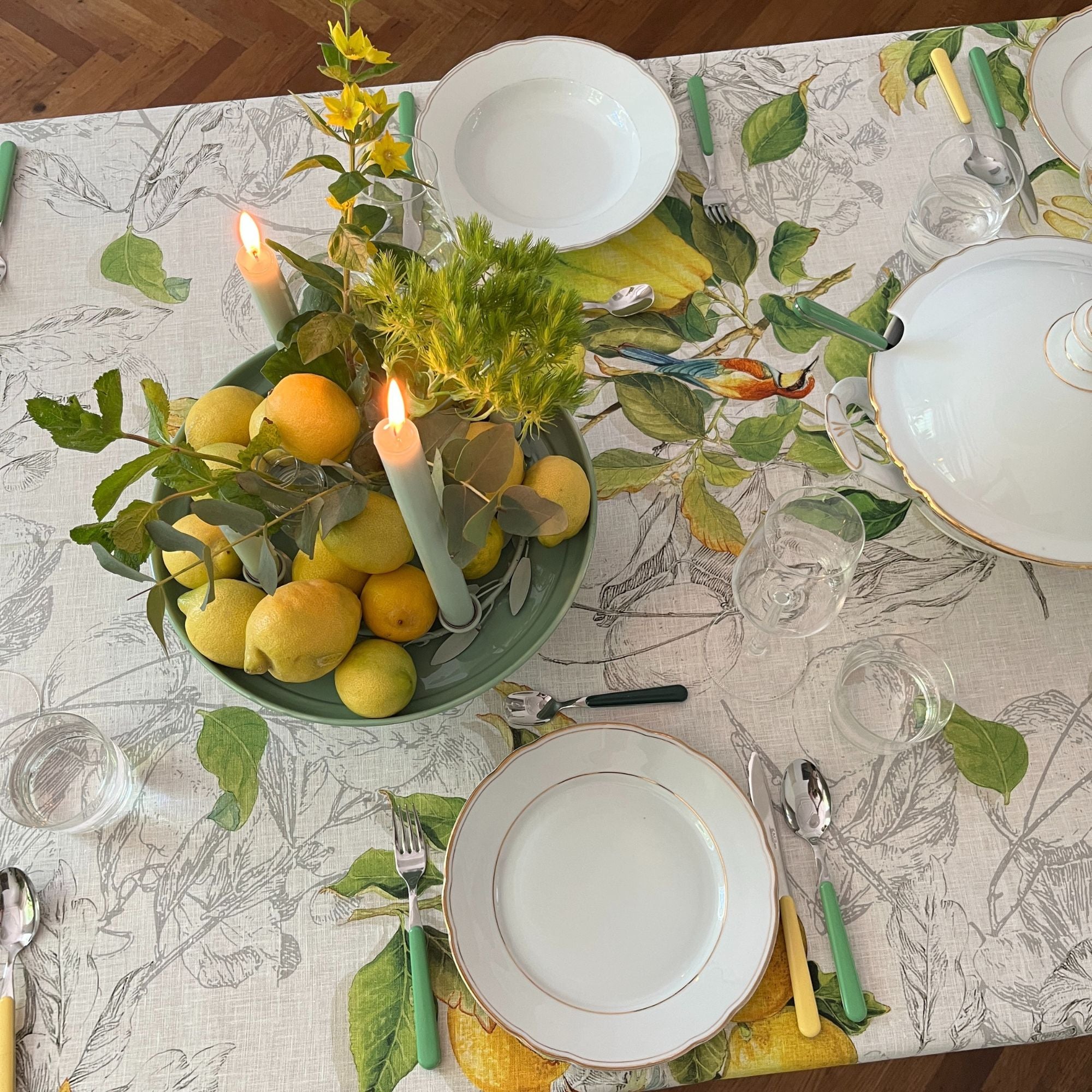 Linnen tafelkleed Limoncello met citroenen en vogeltjes, kies je formaat (ook rond en als tafelloper)